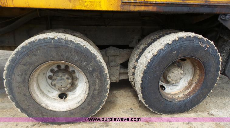 image for item J4139 1999 Volvo WG Akzo Nobel slurry truck