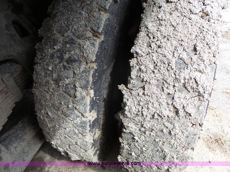 image for item J4139 1999 Volvo WG Akzo Nobel slurry truck