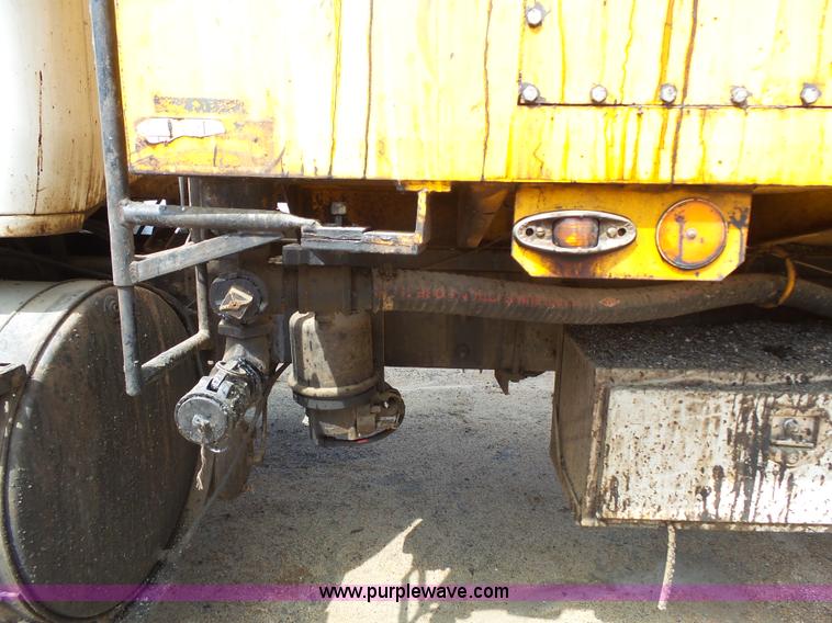 image for item J4139 1999 Volvo WG Akzo Nobel slurry truck