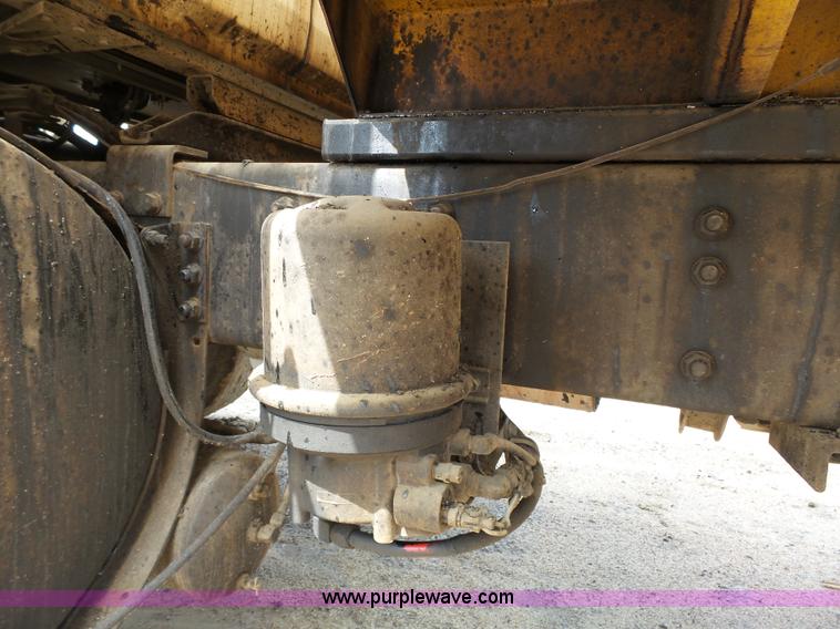 image for item J4139 1999 Volvo WG Akzo Nobel slurry truck