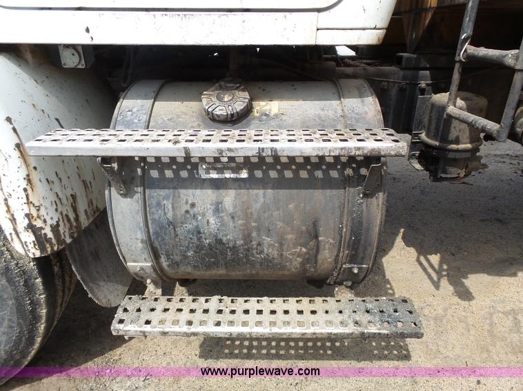 image for item J4139 1999 Volvo WG Akzo Nobel slurry truck