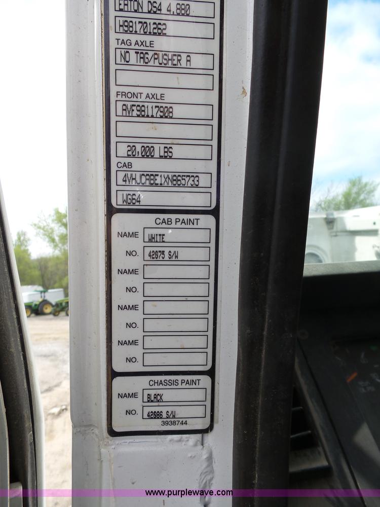 image for item J4139 1999 Volvo WG Akzo Nobel slurry truck