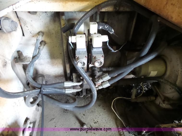 image for item J4961 Cedarapids CR551 hot mix asphalt spreader