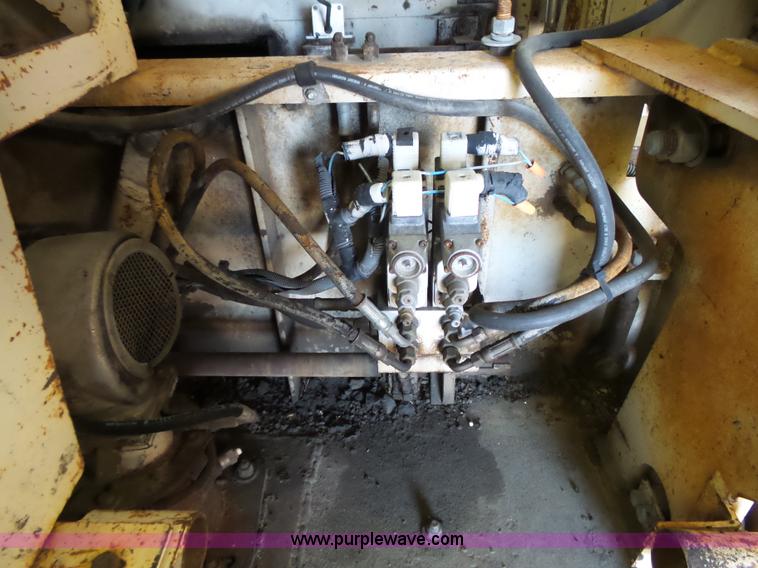 image for item J4961 Cedarapids CR551 hot mix asphalt spreader