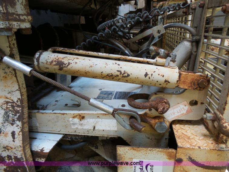 image for item J4961 Cedarapids CR551 hot mix asphalt spreader