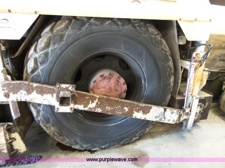 image for item J4961 Cedarapids CR551 hot mix asphalt spreader