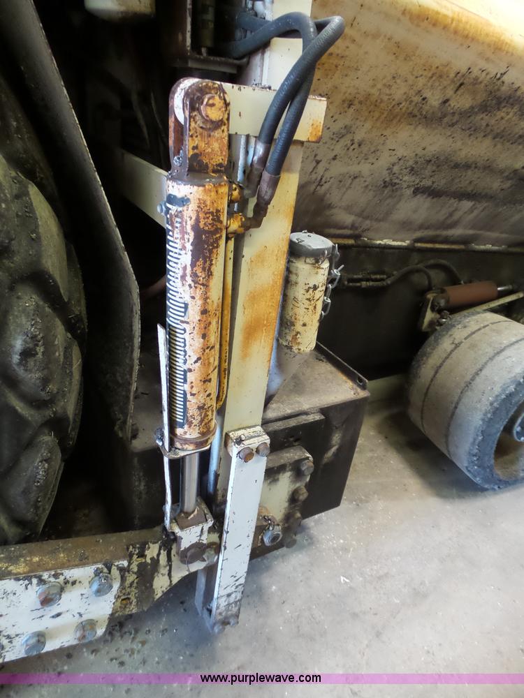 image for item J4961 Cedarapids CR551 hot mix asphalt spreader