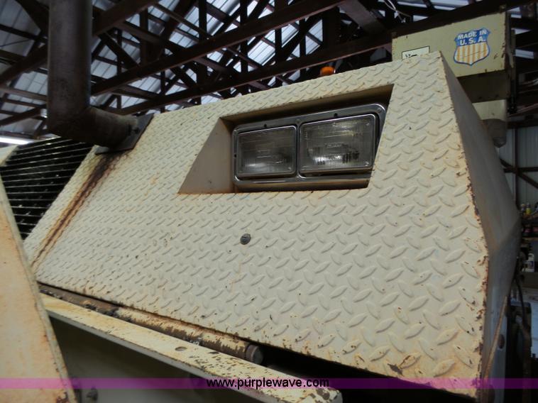 image for item J4961 Cedarapids CR551 hot mix asphalt spreader