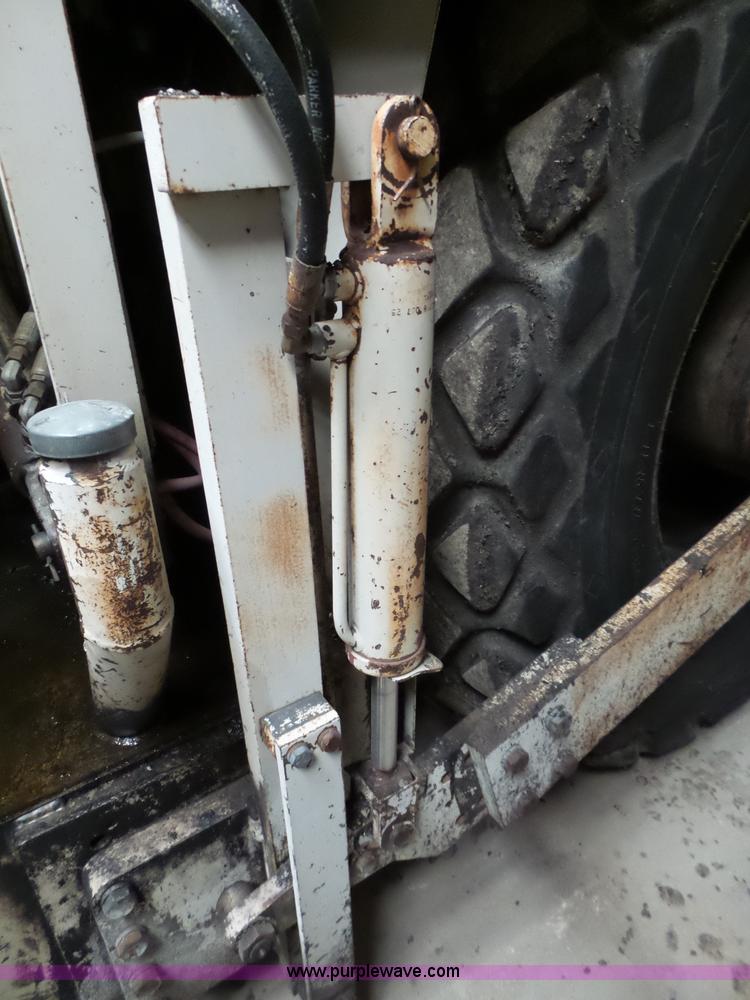 image for item J4961 Cedarapids CR551 hot mix asphalt spreader