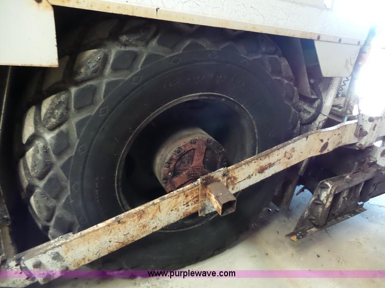 image for item J4961 Cedarapids CR551 hot mix asphalt spreader