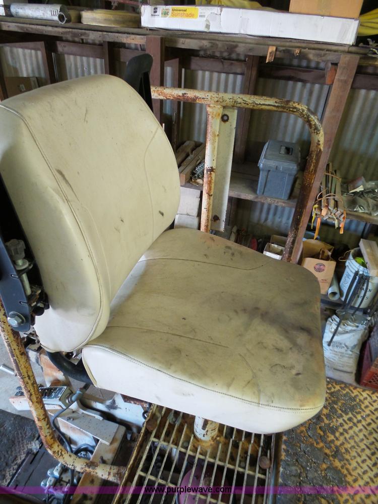 image for item J4961 Cedarapids CR551 hot mix asphalt spreader