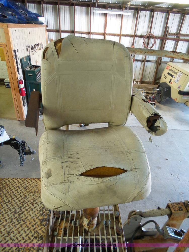 image for item J4961 Cedarapids CR551 hot mix asphalt spreader