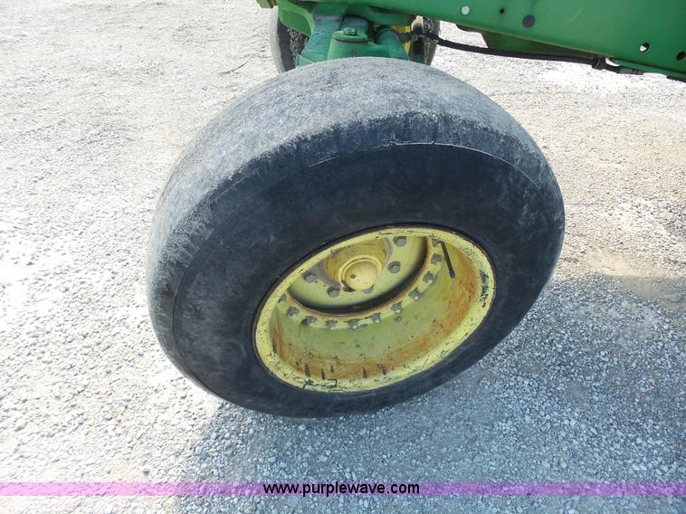 image for item J4962 2001 John Deere 6405 tractor