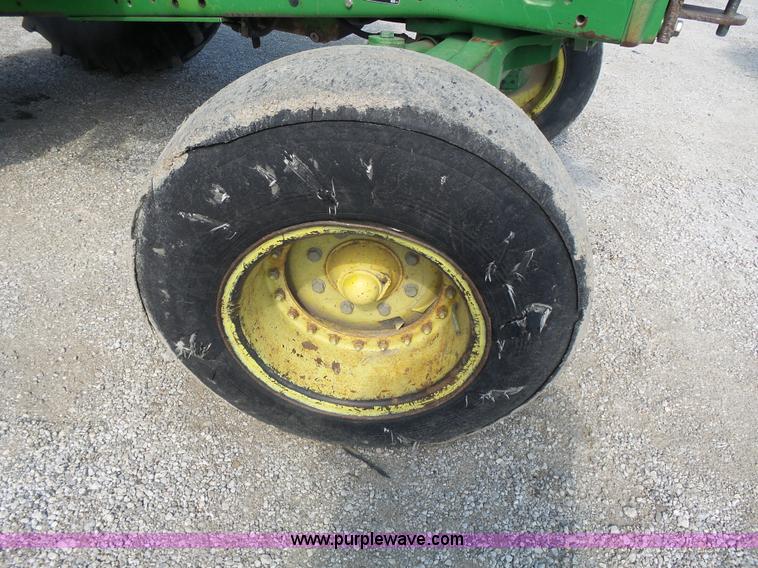 image for item J4962 2001 John Deere 6405 tractor