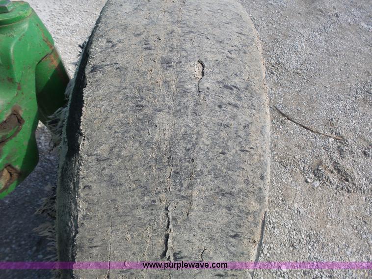 image for item J4962 2001 John Deere 6405 tractor