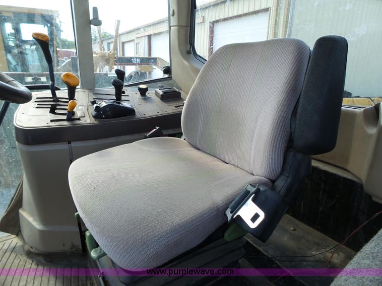 image for item J4962 2001 John Deere 6405 tractor