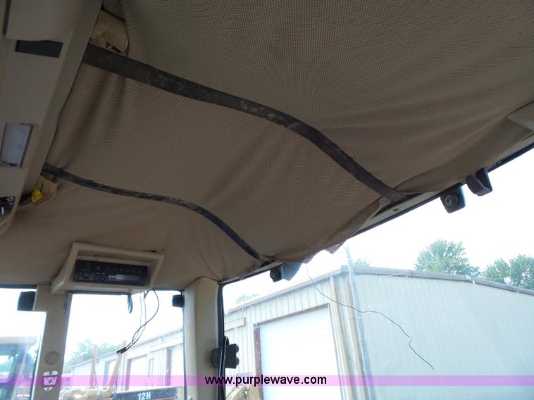 image for item J4962 2001 John Deere 6405 tractor