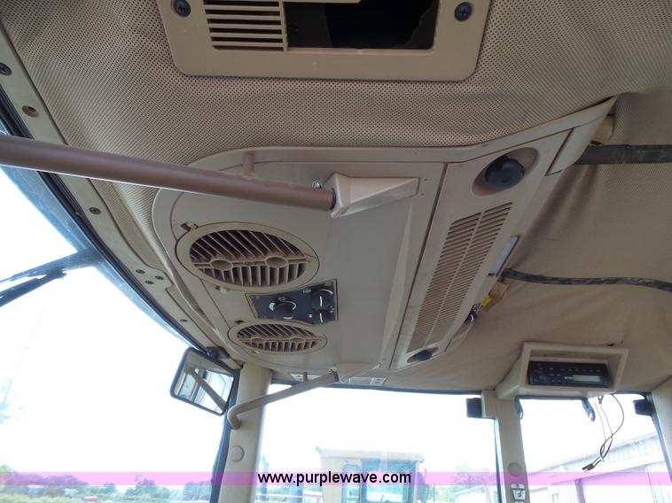 image for item J4962 2001 John Deere 6405 tractor