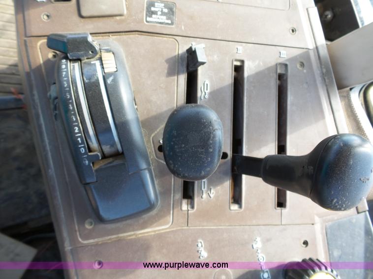 image for item J4962 2001 John Deere 6405 tractor