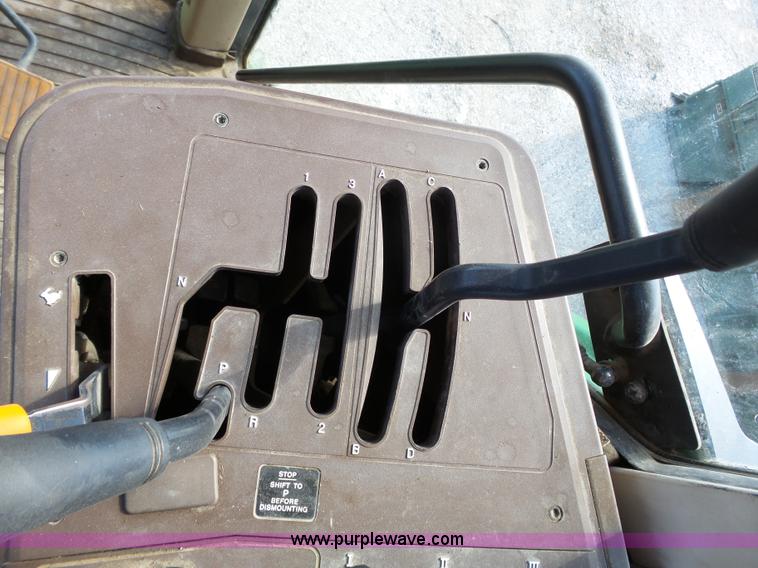 image for item J4962 2001 John Deere 6405 tractor