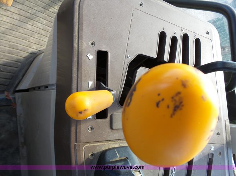 image for item J4962 2001 John Deere 6405 tractor