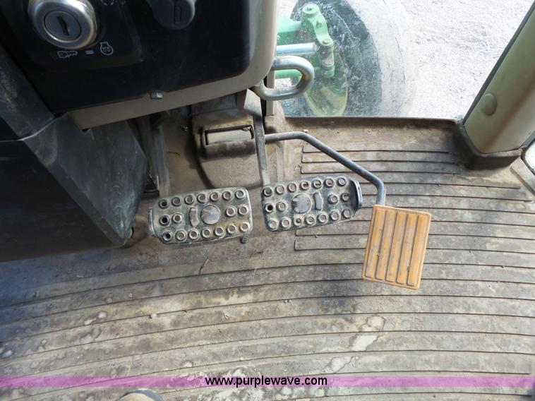 image for item J4962 2001 John Deere 6405 tractor