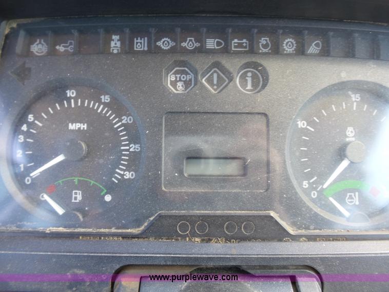 image for item J4962 2001 John Deere 6405 tractor