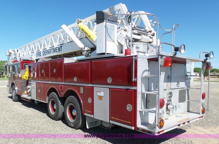 image for item J6107 1982 Hendrickson 1871-WS fire truck