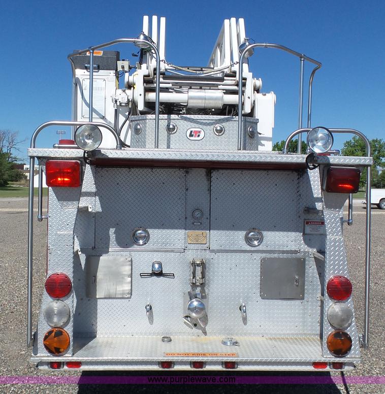 image for item J6107 1982 Hendrickson 1871-WS fire truck