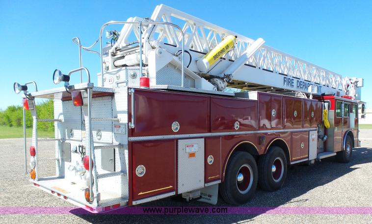 image for item J6107 1982 Hendrickson 1871-WS fire truck