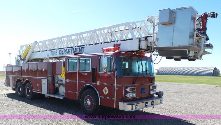 image for item J6107 1982 Hendrickson 1871-WS fire truck