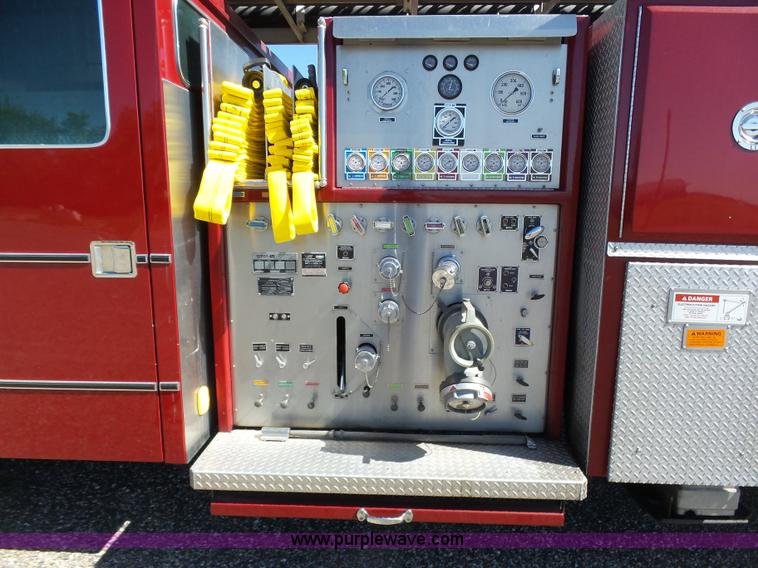 image for item J6107 1982 Hendrickson 1871-WS fire truck