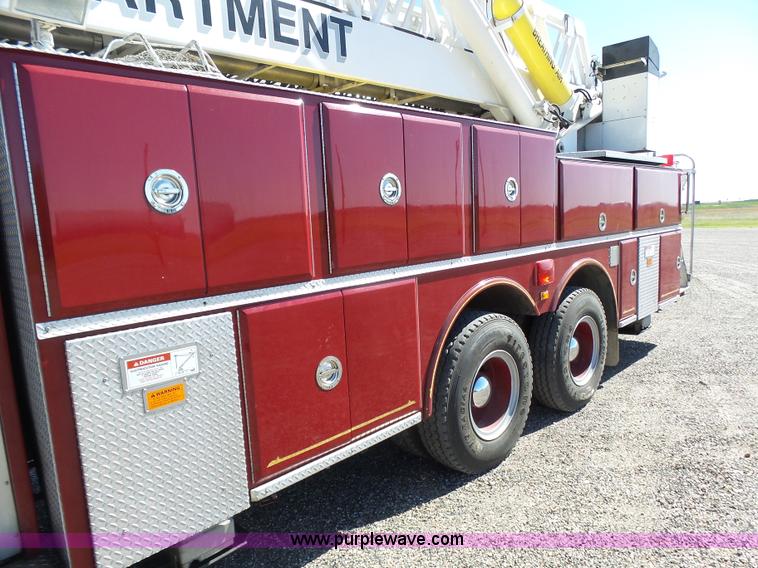 image for item J6107 1982 Hendrickson 1871-WS fire truck