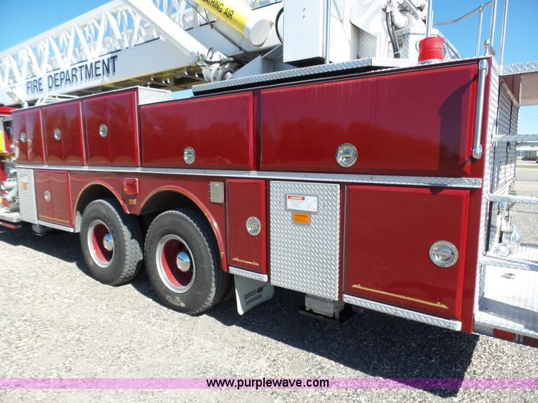 image for item J6107 1982 Hendrickson 1871-WS fire truck