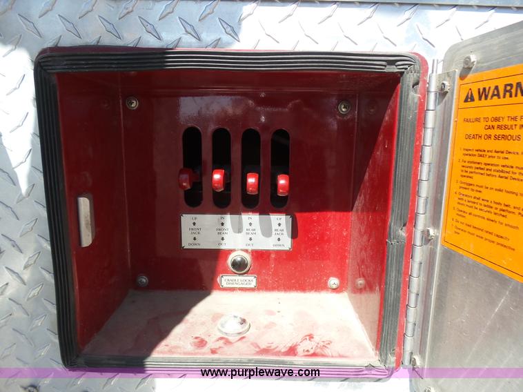 image for item J6107 1982 Hendrickson 1871-WS fire truck