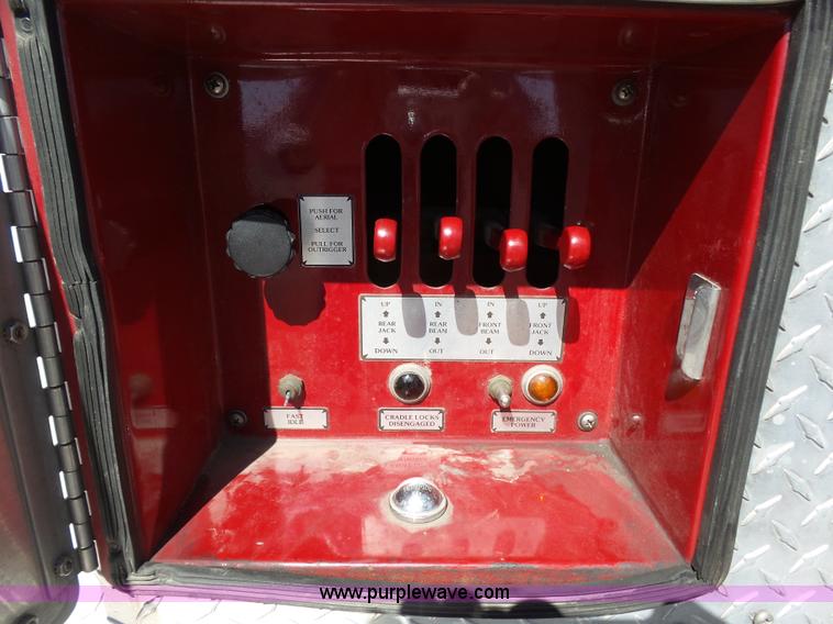 image for item J6107 1982 Hendrickson 1871-WS fire truck