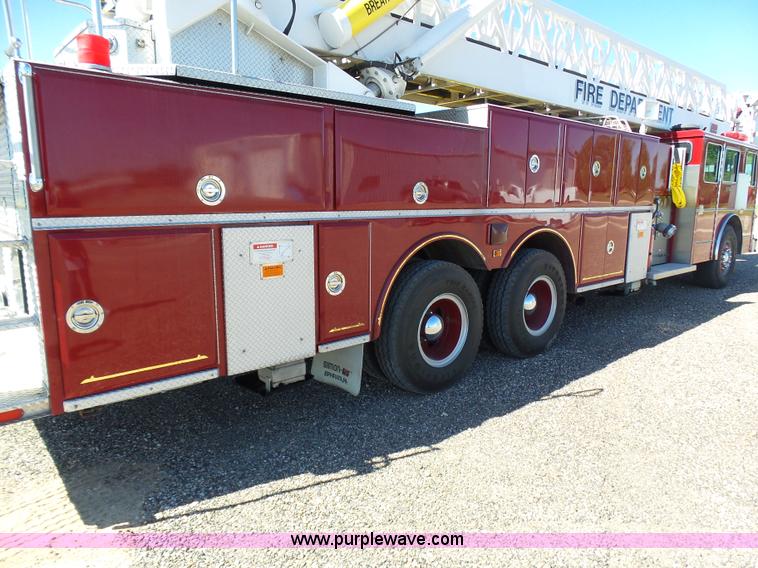 image for item J6107 1982 Hendrickson 1871-WS fire truck