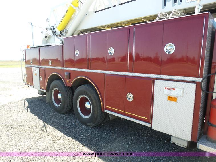 image for item J6107 1982 Hendrickson 1871-WS fire truck