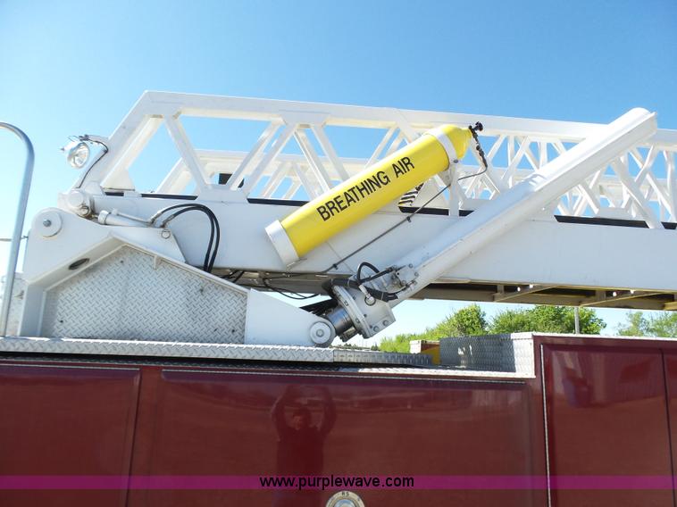 image for item J6107 1982 Hendrickson 1871-WS fire truck