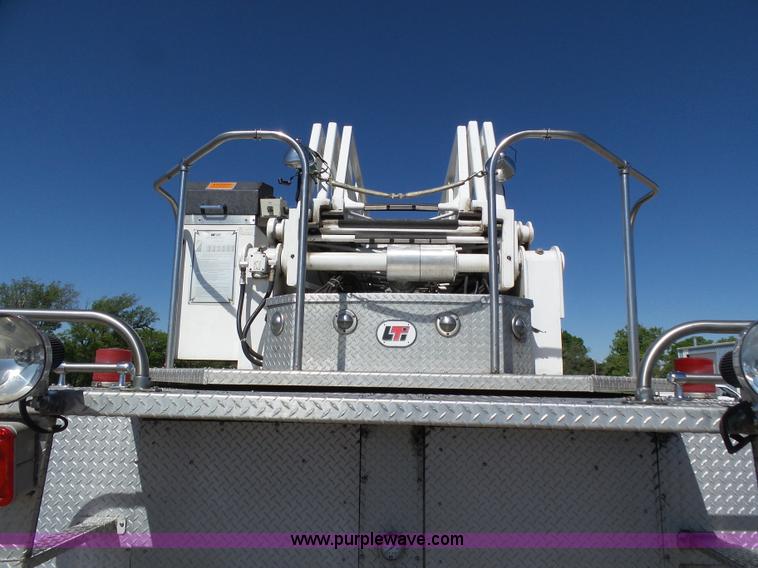 image for item J6107 1982 Hendrickson 1871-WS fire truck