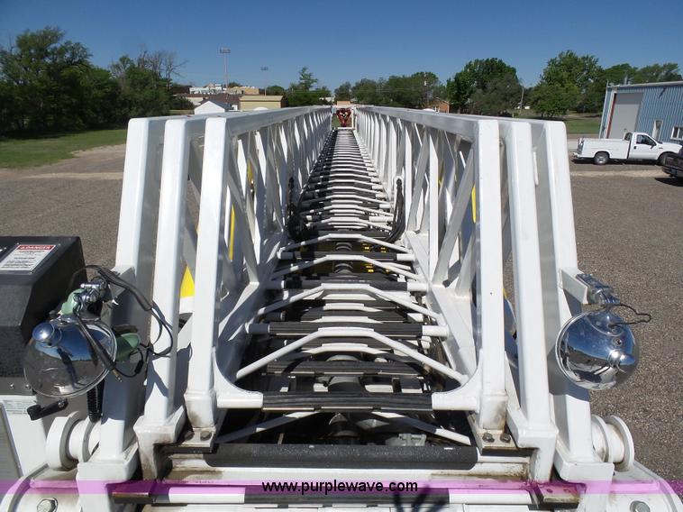 image for item J6107 1982 Hendrickson 1871-WS fire truck