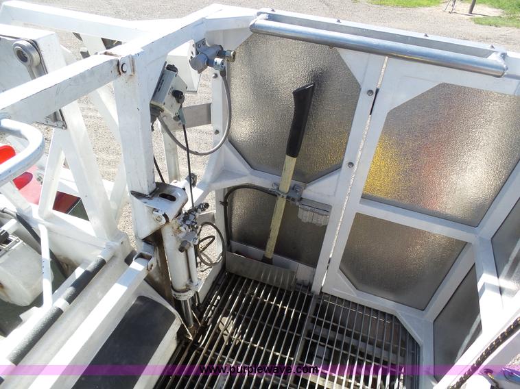 image for item J6107 1982 Hendrickson 1871-WS fire truck