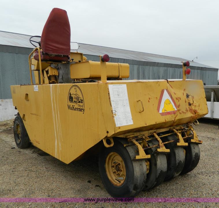 image for item J8977 Bros Inc SP3000 pneumatic roller