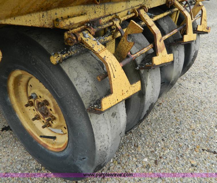 image for item J8977 Bros Inc SP3000 pneumatic roller