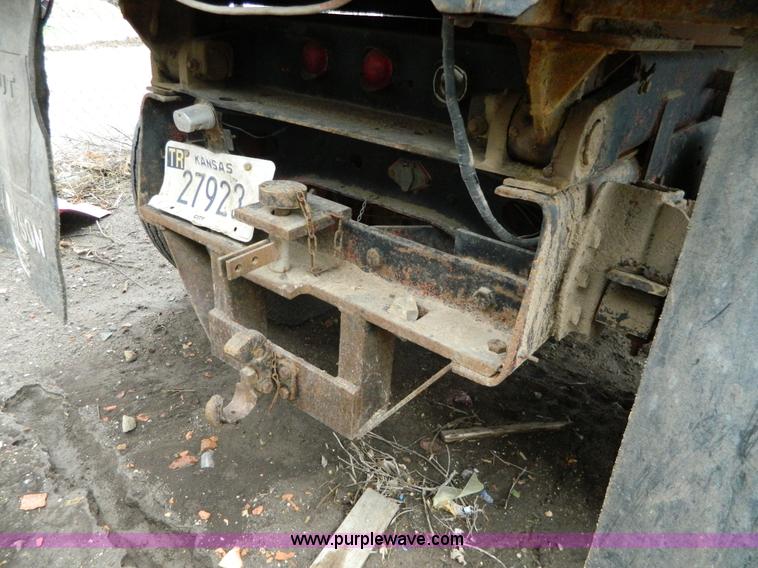 image for item J8978 1982 International S1700 dump truck