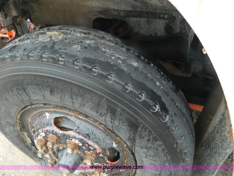 image for item J8978 1982 International S1700 dump truck