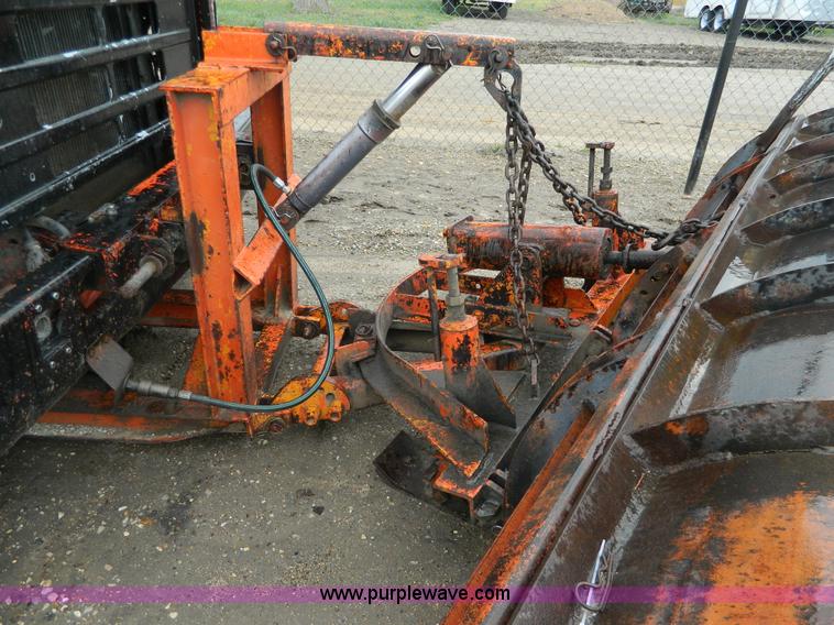 image for item J8978 1982 International S1700 dump truck