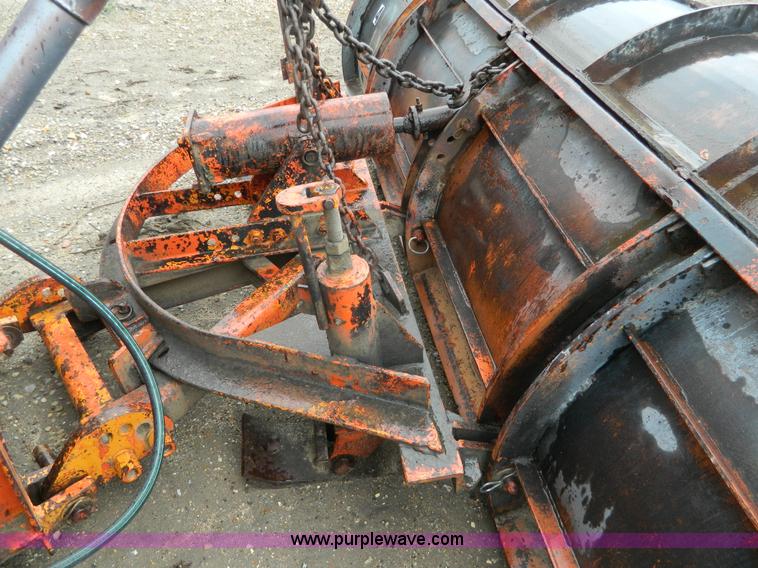 image for item J8978 1982 International S1700 dump truck