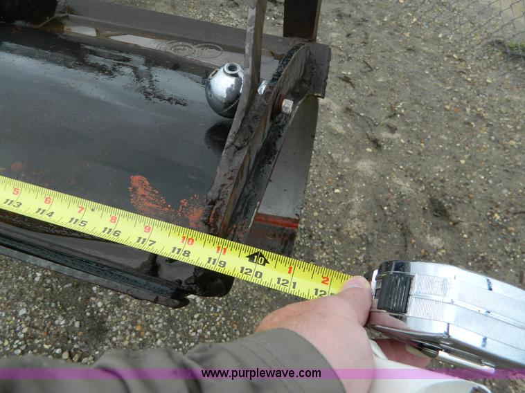 image for item J8978 1982 International S1700 dump truck