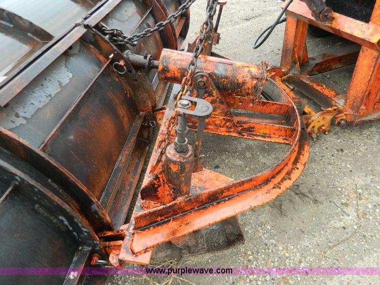 image for item J8978 1982 International S1700 dump truck